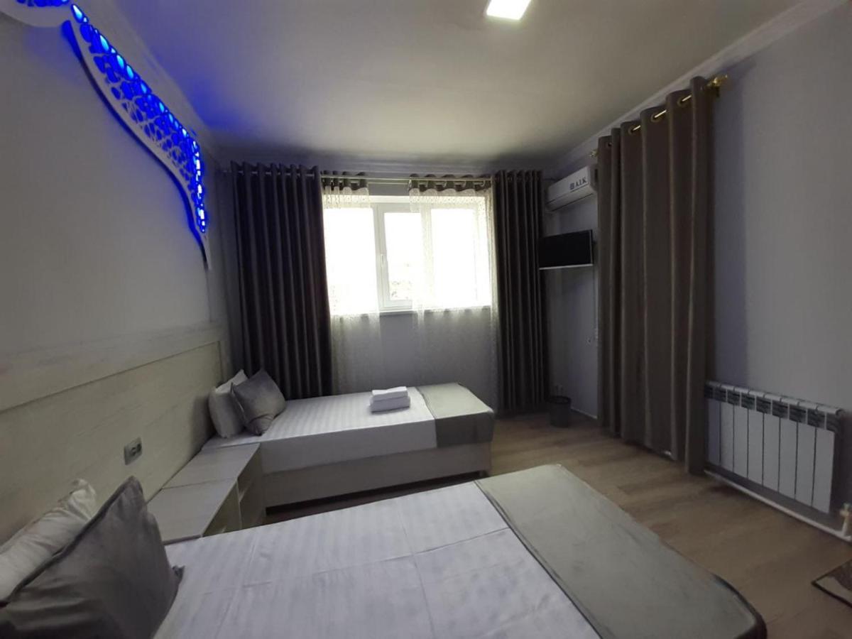 בוקורו Hotel Rizqiro'Z Boutique חדר תמונה
