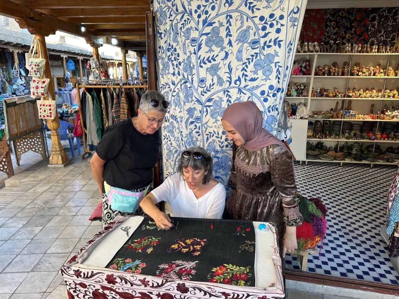 בוקורו Hotel Rizqiro'Z Boutique מראה חיצוני תמונה