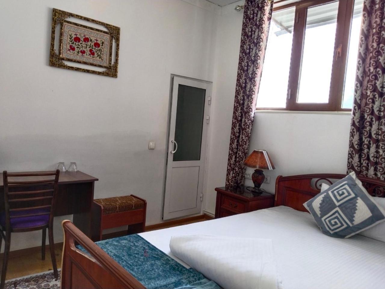 בוקורו Hotel Rizqiro'Z Boutique מראה חיצוני תמונה