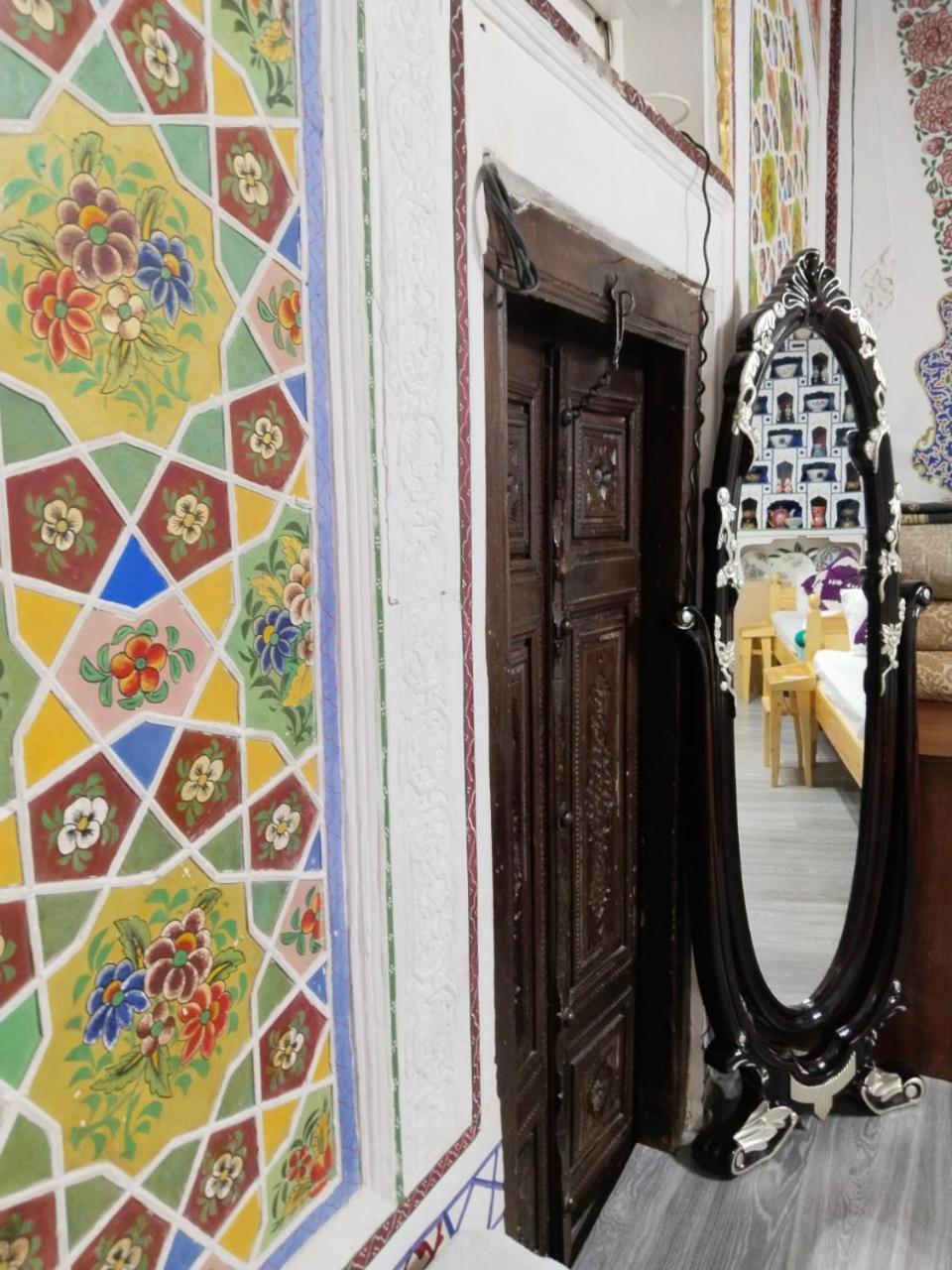 בוקורו Hotel Rizqiro'Z Boutique מראה חיצוני תמונה