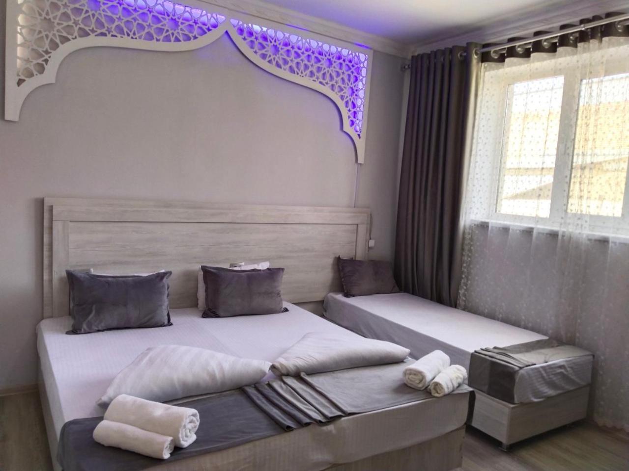 בוקורו Hotel Rizqiro'Z Boutique מראה חיצוני תמונה