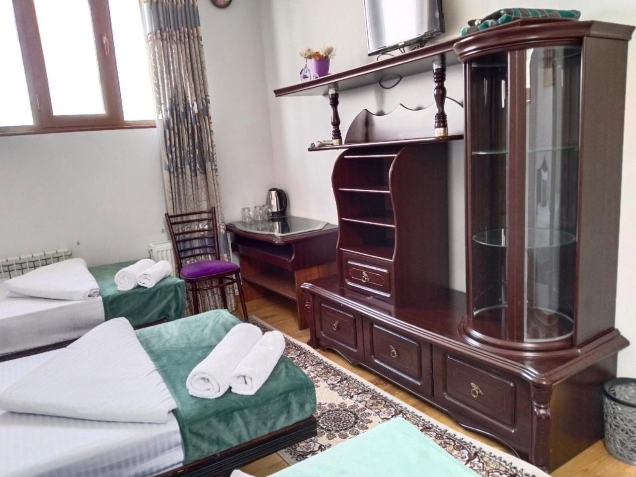 בוקורו Hotel Rizqiro'Z Boutique מראה חיצוני תמונה