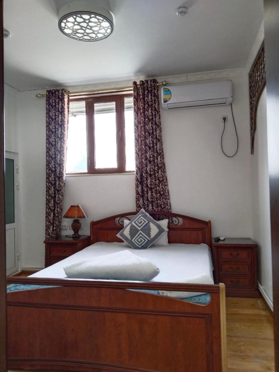 בוקורו Hotel Rizqiro'Z Boutique מראה חיצוני תמונה